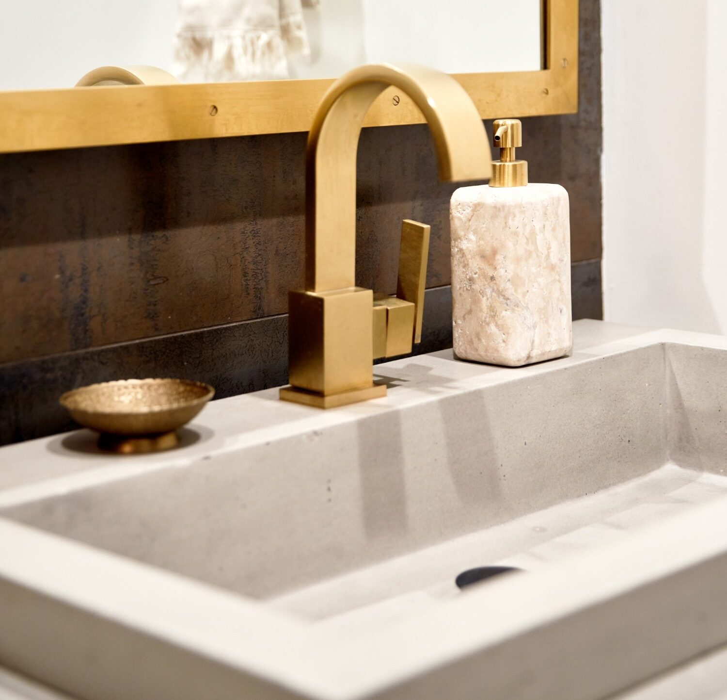 A Closer Look at Trendy Sinks